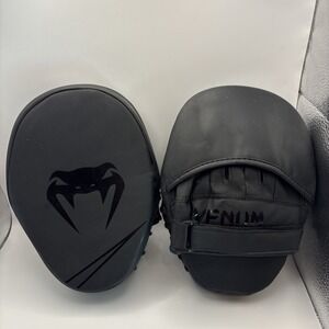 Venum Classic Curved Focus Mitts MMA Boxing Training Focus Punching Mitts Gloves